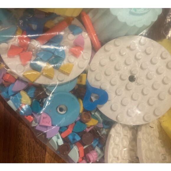 Lego DOTS Cupcake Set Baking-Inspired Crafting Indoor Fun Pre-owned - Picture 7 of 7